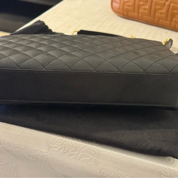 Yves Saint Laurent Paris Caviar leather Envelope bag - Picture 5 of 16